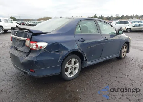 2011 Toyota Corolla S z USA, uszkodzony, nr VIN 2T1BU4EE3BC624425